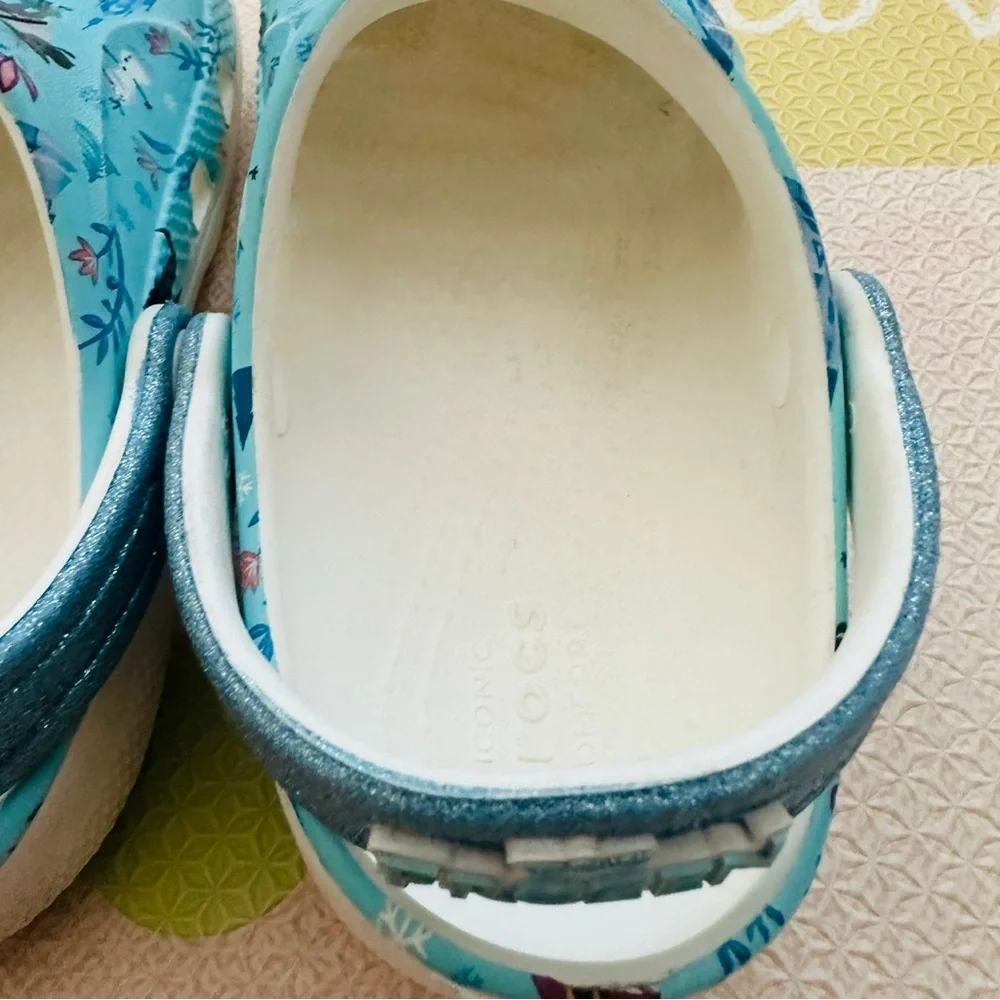 CROCS Kids Light Blue Character Splash Clogs
